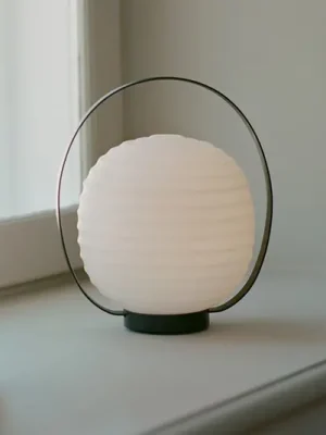New Works LED dobíjecí stolní lampa Lucerna, bílá, skleněná, stmívatelná Kup Teď