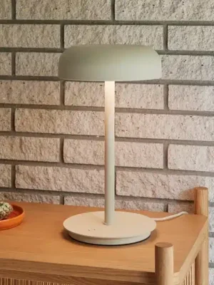 Dokud Zásoby Vydrží HÜBSCH LED stolní lampa Velo, pískově béžová, železo, polykarbonát