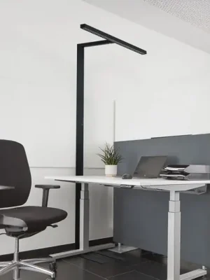 Arcchio LED kancelářská stojací lampa Jolinda, tvar T, černá, 4 000 K Značkový