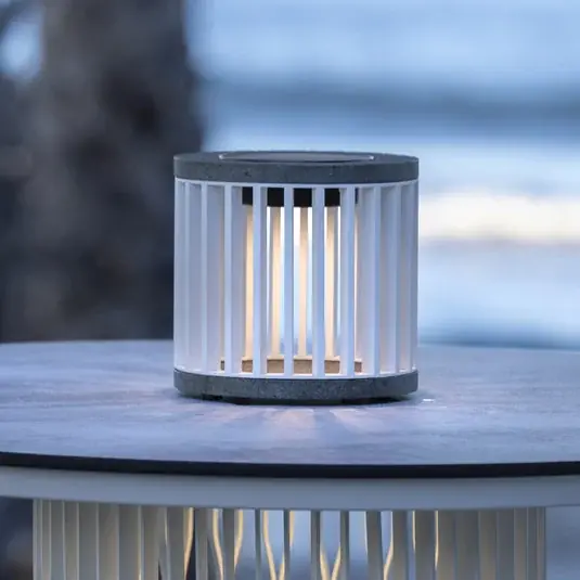 Poslední Šance Les Jardins LED solární stolní lampa Halo, bílá, hliník/granit