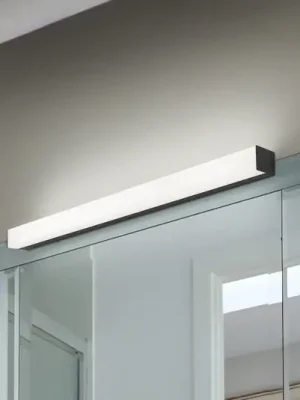 Zrcadlové světlo Horizon LED, šířka 60 cm, černé, IP44 Oblíbený