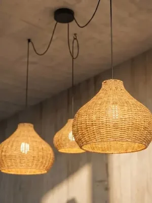 Sleva Venkovní závěsná lampa Lucande Taniola, 3ramenná, béžová, ratan, IP44