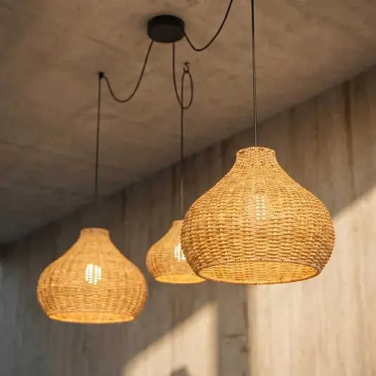 Sleva Venkovní závěsná lampa Lucande Taniola, 3ramenná, béžová, ratan, IP44