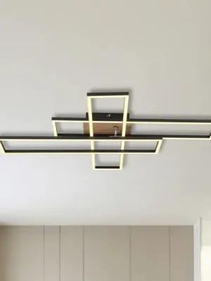 LED stropní svítidlo Dakari, délka 80 cm, černá/dřevo, 3 světla. Výhodná Nabídka