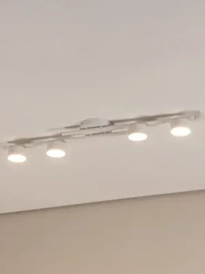 Akční Nabídka Stropní svítidlo Fragment, bílé, délka 86 cm, kov, 4 světla.