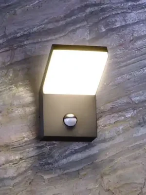 Venkovní nástěnné svítidlo LED Tucanae, šedé, výška 22 cm, IP54 Odeslání Ihned