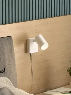 Autentický Nástěnné bodové svítidlo CAN TILT, bílé, 10 x 10 cm, kov, vypínač, USB
