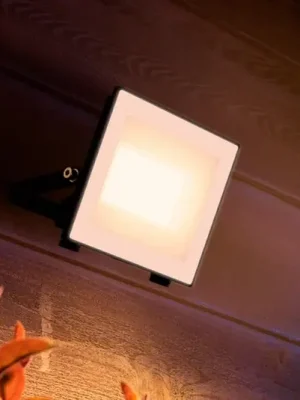 Philips LED venkovní bodové osvětlení Lois UE flood, 14 W, 3 000 K, IP65 Značkový