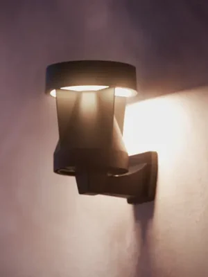 Philips LED solární venkovní nástěnné svítidlo Avery, černé, IP44 Sezónní Sleva